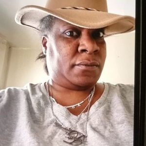 Meet your Posher, Davida